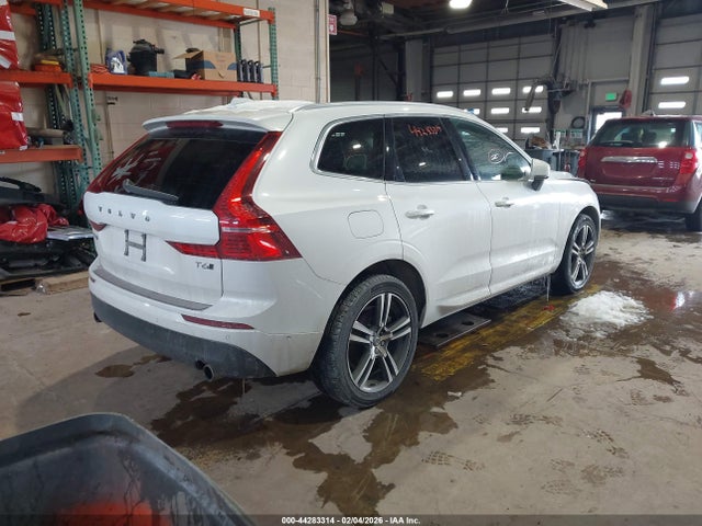2018 VOLVO XC60 LYVA22RK0JB087739 Photo 3