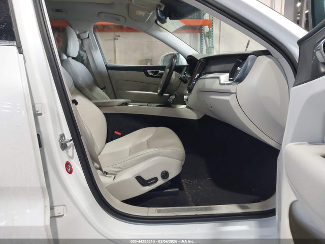 2018 VOLVO XC60 LYVA22RK0JB087739 Photo 4