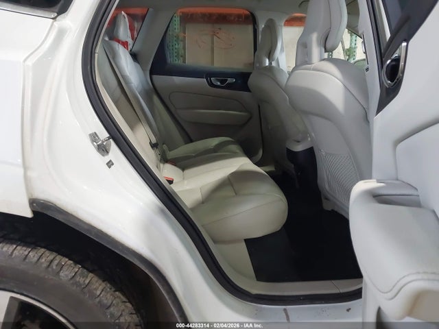 2018 VOLVO XC60 LYVA22RK0JB087739 Photo 7