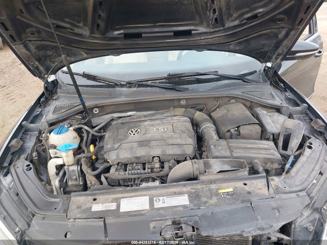 1VWDT7A33HC080864 Volkswagen Passat 1.8t R-line