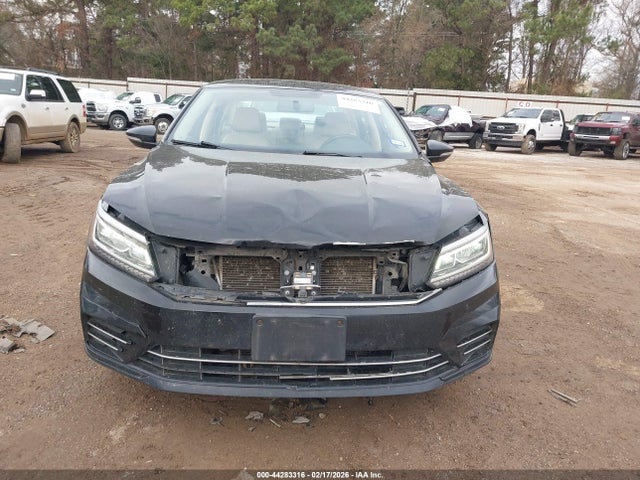 1VWDT7A33HC080864 Volkswagen Passat 1.8t R-line