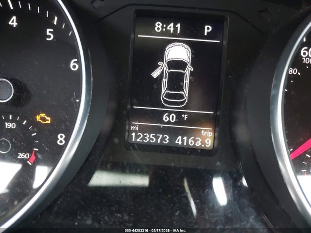1VWDT7A33HC080864 Volkswagen Passat 1.8t R-line