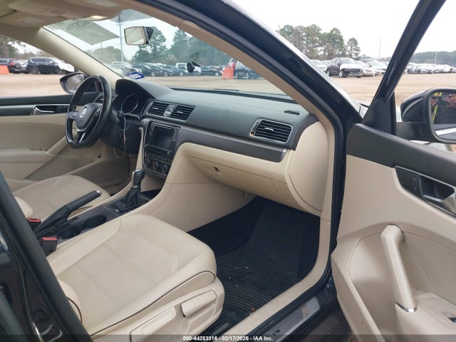 1VWDT7A33HC080864 Volkswagen Passat 1.8t R-line