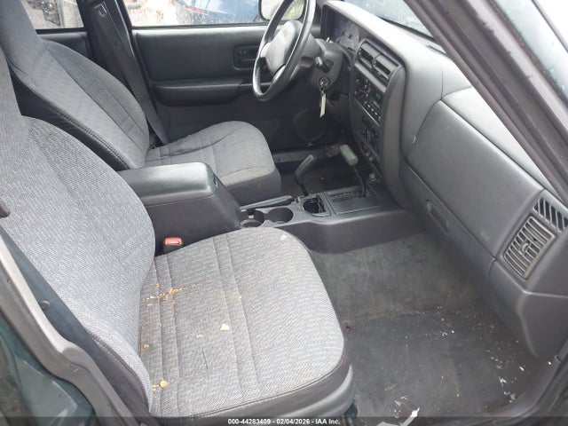 44283409 :رقم المزاد ، 1J4FF48S2YL230794 vin ، 2000 Jeep Cherokee Sport مزاد بيع