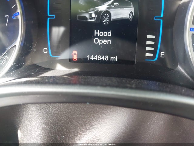 44283610 :رقم المزاد ، 2C4RC1DG8HR676712 vin ، 2017 Chrysler Pacifica Touring مزاد بيع