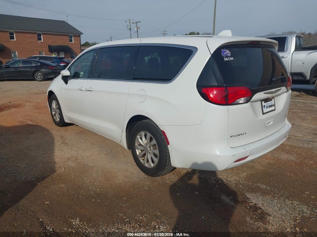 44283610 :رقم المزاد ، 2C4RC1DG8HR676712 vin ، 2017 Chrysler Pacifica Touring مزاد بيع