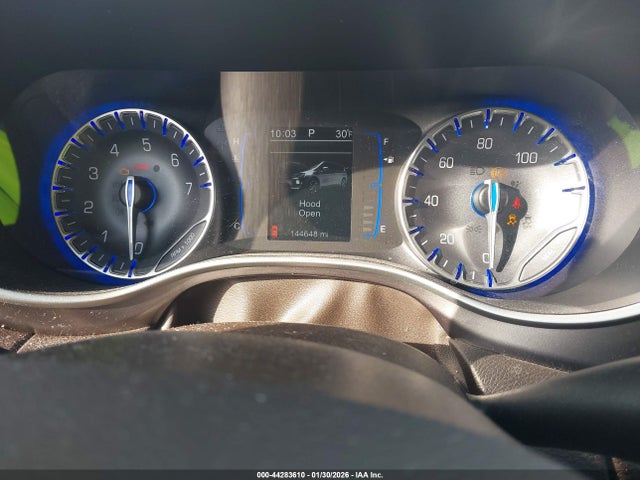 44283610 :رقم المزاد ، 2C4RC1DG8HR676712 vin ، 2017 Chrysler Pacifica Touring مزاد بيع