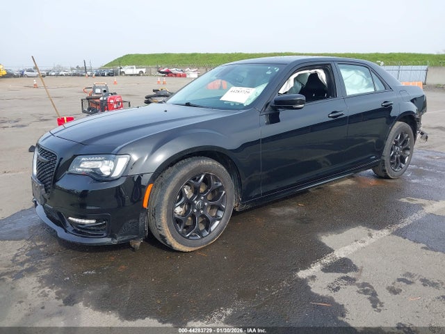 Chrysler 300 Touring L Awd 2023 2C3CCASG9PH566141 Image 2