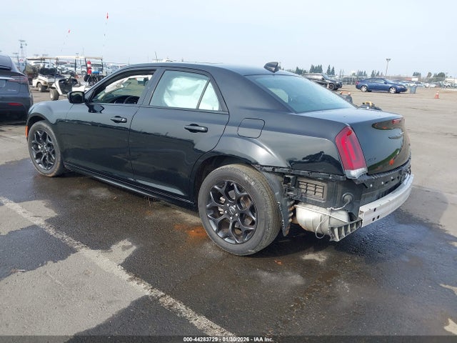 Chrysler 300 Touring L Awd 2023 2C3CCASG9PH566141 Image 3