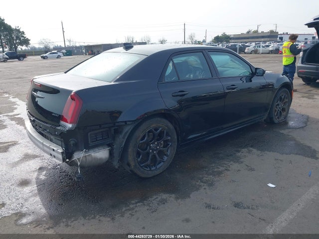 Chrysler 300 Touring L Awd 2023 2C3CCASG9PH566141 Image 4