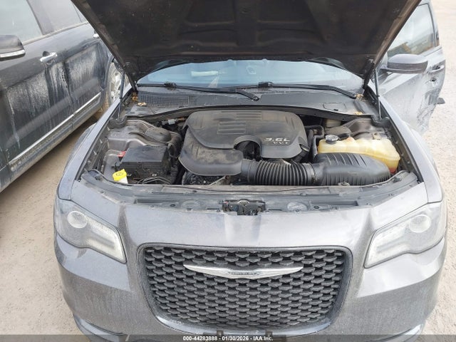 44283888 :رقم المزاد ، 2C3CCABG7FH853783 vin ، 2015 Chrysler 300 300s مزاد بيع