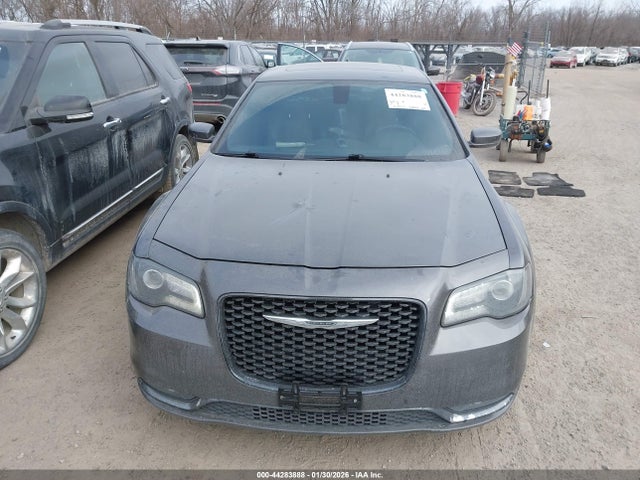 44283888 :رقم المزاد ، 2C3CCABG7FH853783 vin ، 2015 Chrysler 300 300s مزاد بيع
