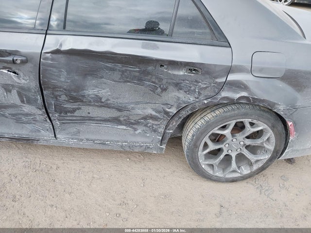 44283888 :رقم المزاد ، 2C3CCABG7FH853783 vin ، 2015 Chrysler 300 300s مزاد بيع