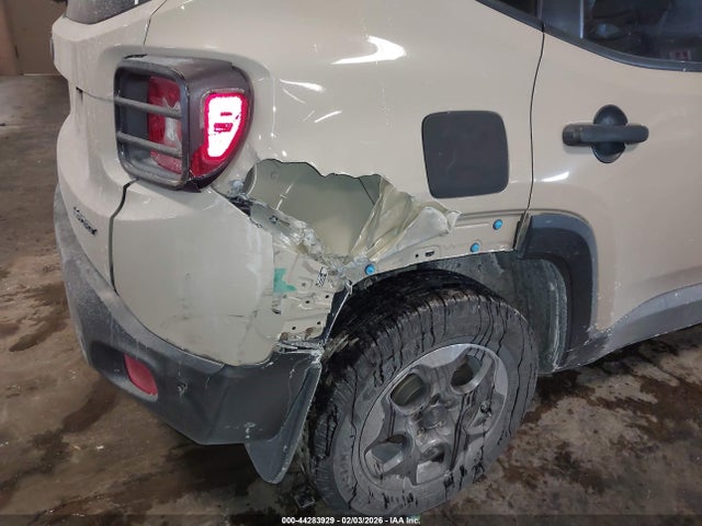 ZACCJAAT3FPC06831 Jeep Renegade Sport
