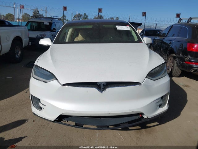 Продажа на аукционе авто 2016 Tesla Model X 60d/70d/75d/90d, vin: 5YJXCAE21GF009999, номер лота: 44283971