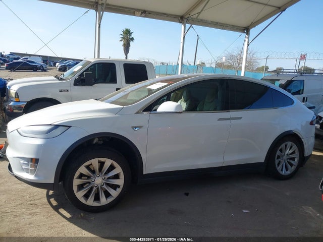 Продажа на аукционе авто 2016 Tesla Model X 60d/70d/75d/90d, vin: 5YJXCAE21GF009999, номер лота: 44283971