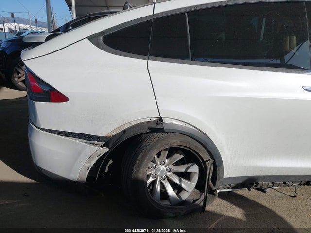 Продажа на аукционе авто 2016 Tesla Model X 60d/70d/75d/90d, vin: 5YJXCAE21GF009999, номер лота: 44283971