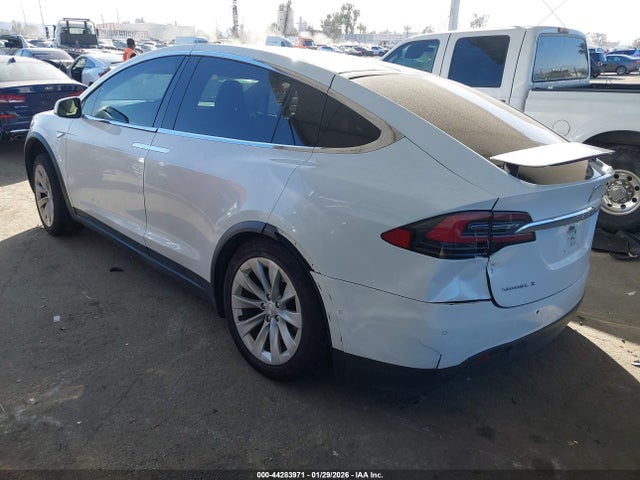 2016 TESLA MODEL X 5YJXCAE21GF009999 Photo 2