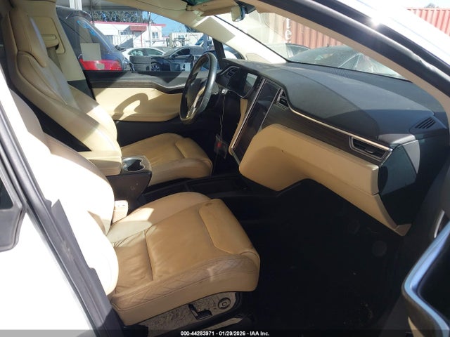 2016 TESLA MODEL X 5YJXCAE21GF009999 Photo 4
