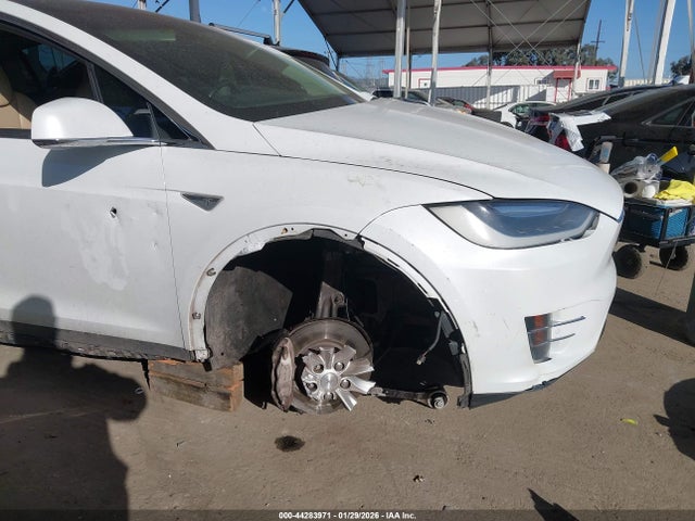 2016 TESLA MODEL X 5YJXCAE21GF009999 Photo 5