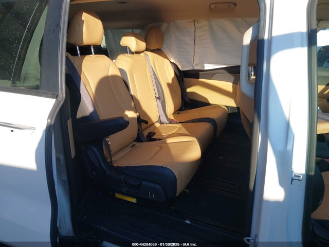 44284069 :رقم المزاد ، KNDNB4H39N6131941 vin ، 2022 Kia Carnival Mpv Lx Seat Package مزاد بيع