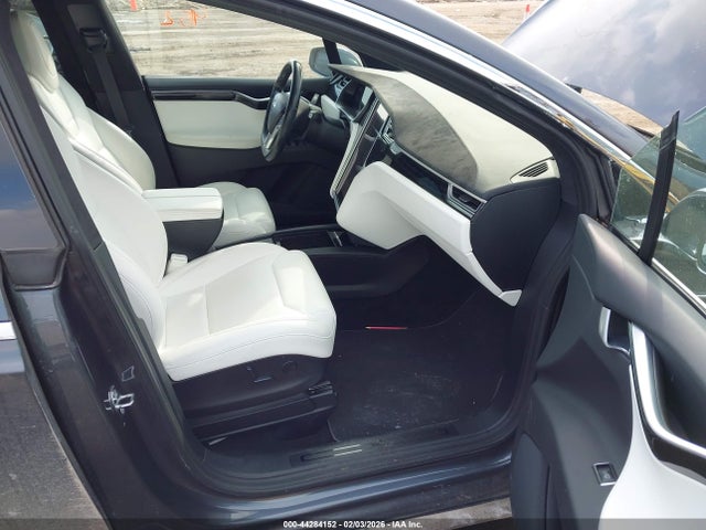 2017 TESLA MODEL X 5YJXCBE21HF055095 Photo 4
