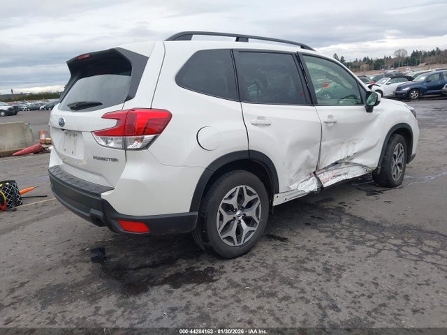 JF2SKAJC8MH462428 Subaru Forester Premium
