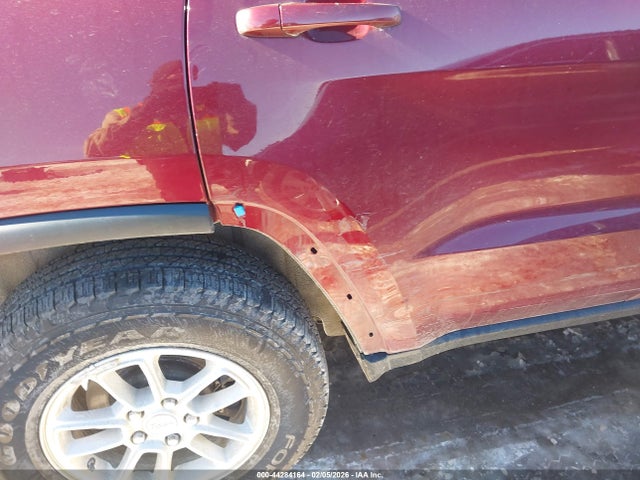 1C4RJFAG6JC284138 Jeep Grand Cherokee Laredo E 4x4