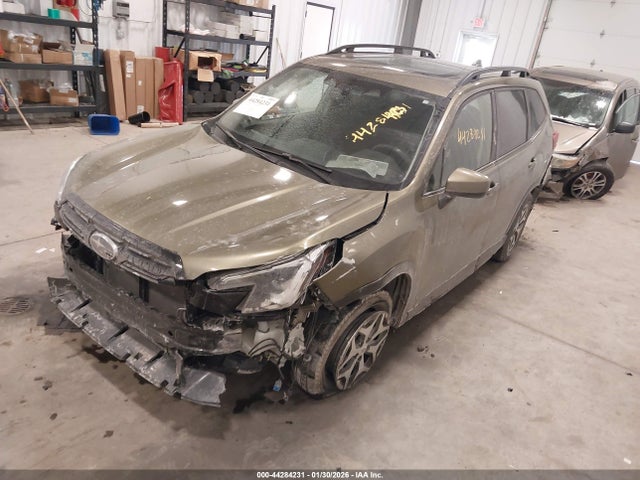 Продаж на аукціоні авто 2022 Subaru Forester Premium, vin: JF2SKAEC8NH437573, номер лоту: 44284231