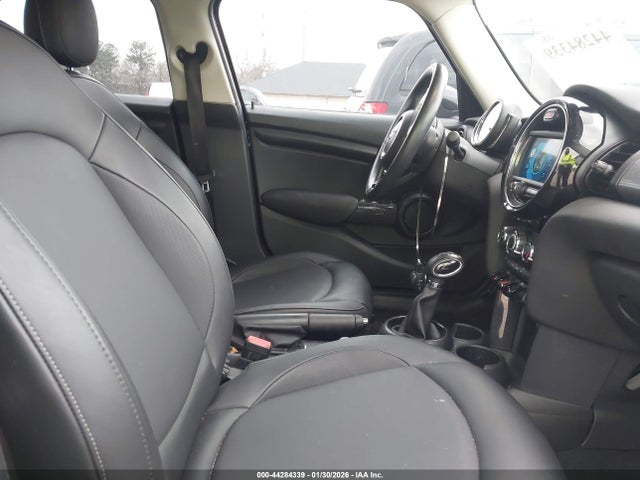 2019 MINI HARDTOP WMWXU1C5XK2F82714 Photo 4