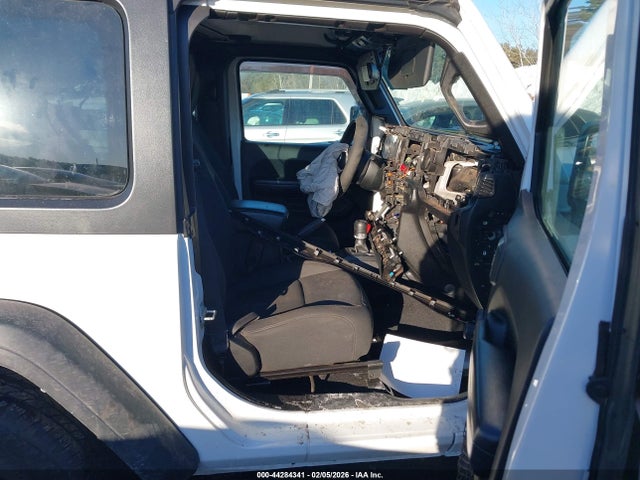 1C4GJXAG7JW307146 Jeep Wrangler Sport 4x4
