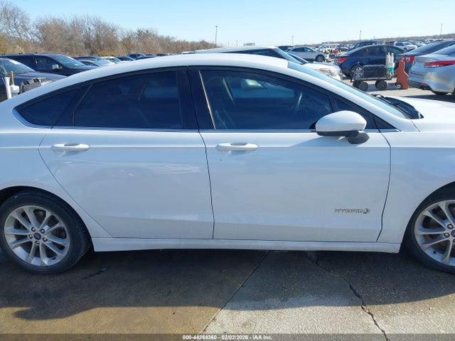 3FA6P0LUXKR102158 Ford Fusion Hybrid Se