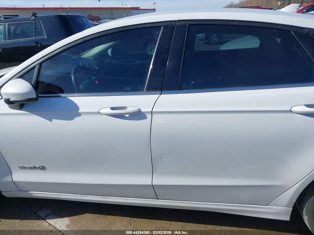3FA6P0LUXKR102158 Ford Fusion Hybrid Se