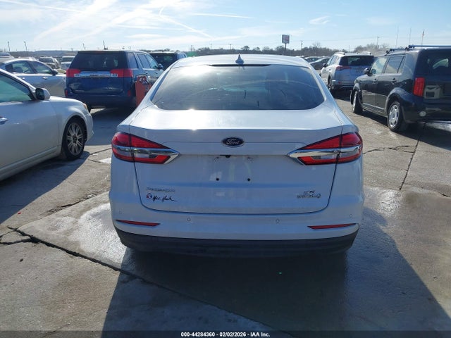 3FA6P0LUXKR102158 Ford Fusion Hybrid Se