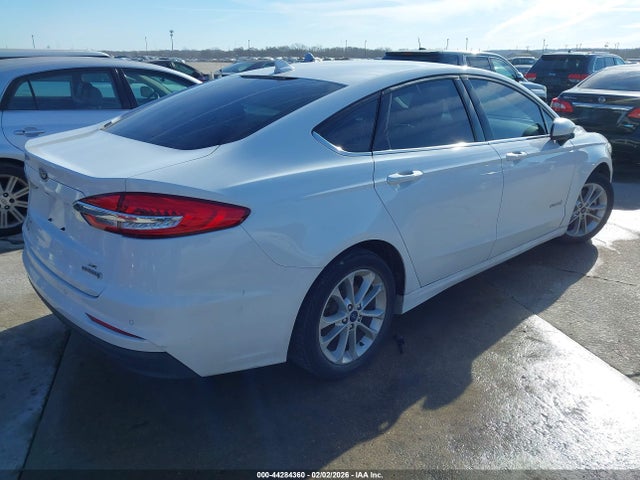 3FA6P0LUXKR102158 Ford Fusion Hybrid Se