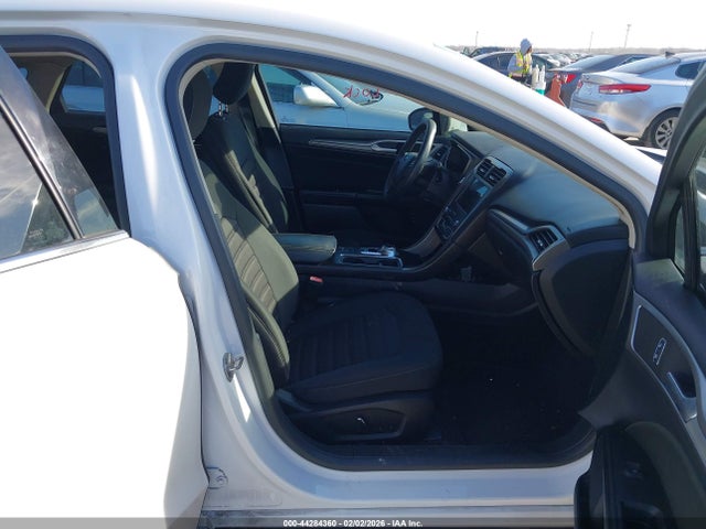 3FA6P0LUXKR102158 Ford Fusion Hybrid Se
