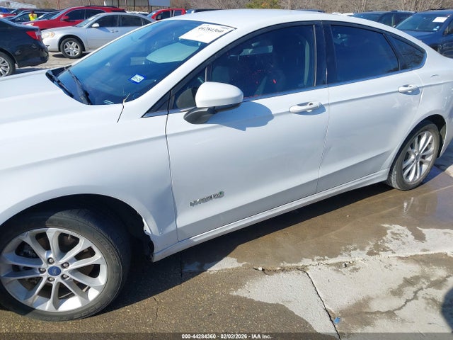 3FA6P0LUXKR102158 Ford Fusion Hybrid Se