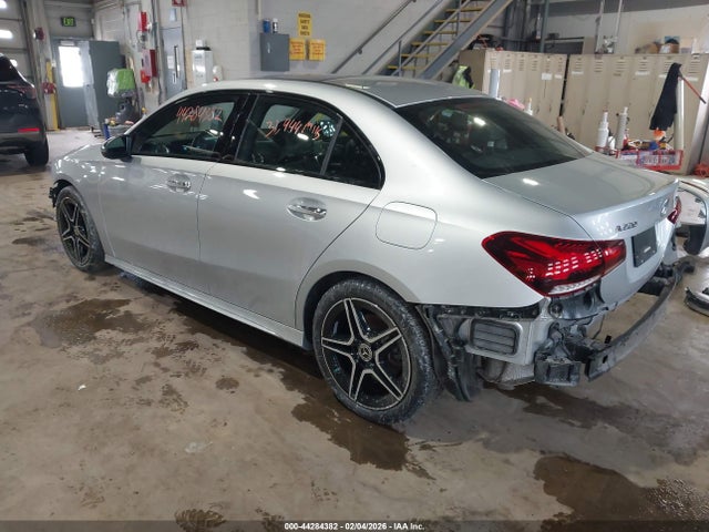 2022 MERCEDES-BENZ A 220 W1K3G4FBXNJ372932 Photo 2