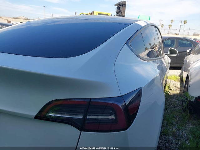 2023 TESLA MODEL Y 7SAYGDEE7PA028870 Photo 3