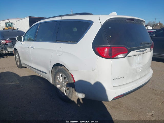 2017 CHRYSLER PACIFICA 2C4RC1BG7HR720606 Photo 2