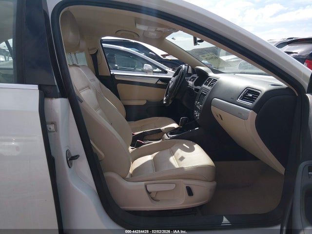 Продажа на аукционе авто 2013 Volkswagen Jetta Hybrid Se, vin: 3VW637AJ7DM291338, номер лота: 44284428