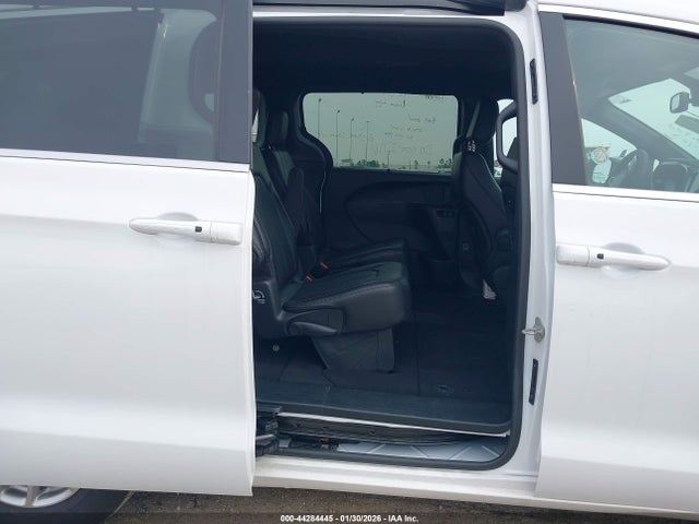 Chrysler Pacifica Select 2026 2C4RC1BG7TR168839 Image 8