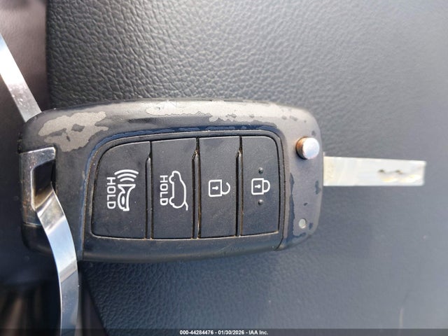 44284476 :رقم المزاد ، KM8K1CAA3LU436123 vin ، 2020 Hyundai Kona Se مزاد بيع
