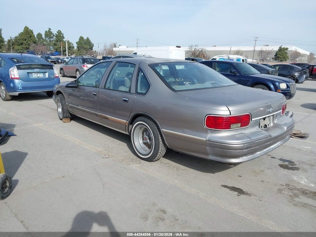 1996 CHEVROLET CAPRICE / IMPALA 1G1BL52P5TR170595 Photo 2