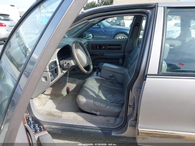 1996 CHEVROLET CAPRICE / IMPALA 1G1BL52P5TR170595 Photo 4