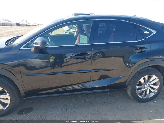 JTJYARBZ2K2134318 Lexus NX 300