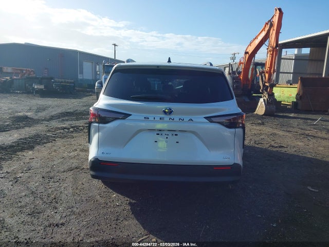 Toyota SIENNA XLE 2025 5TDYRKECXSS235836 Image 29