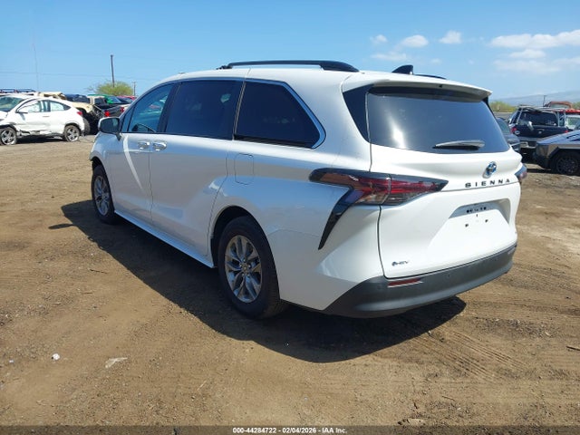Toyota SIENNA XLE 2025 5TDYRKECXSS235836 Image 15