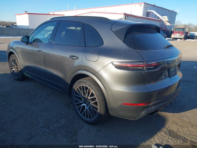 2021 PORSCHE CAYENNE E-HYBRID WP1AE2AYXMDA24857 Photo 2