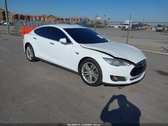 2015 TESLA MODEL S 5YJSA1H17FFP76273 Photo 0